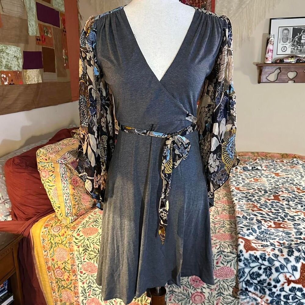 Single Dress Y2K Grey and Blue Floral Silk Sleeved and Belted Wrap Dress